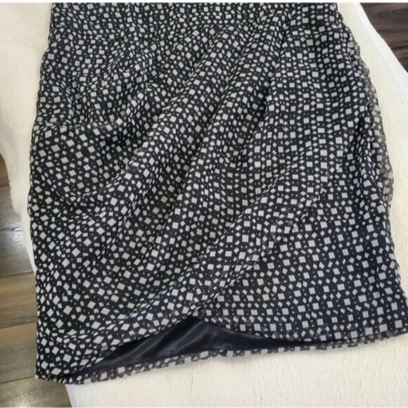 Tulip style lined pencil skirt - Picture 2 of 5